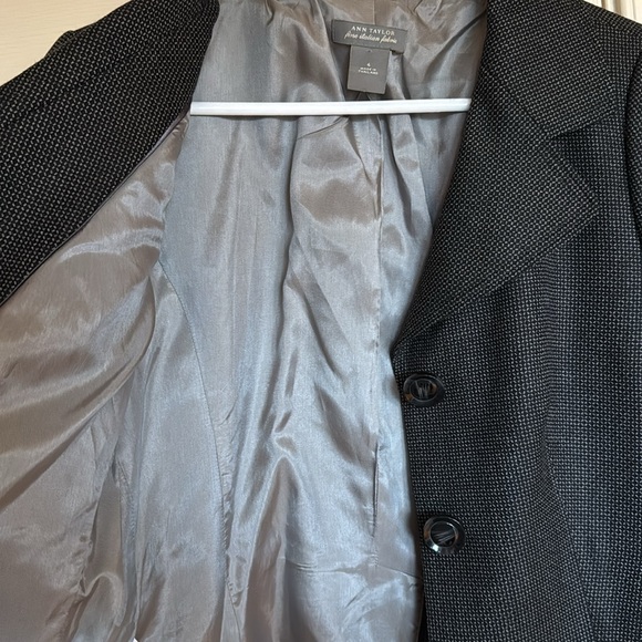 Ann Taylor blazer size 4 - Picture 3 of 4
